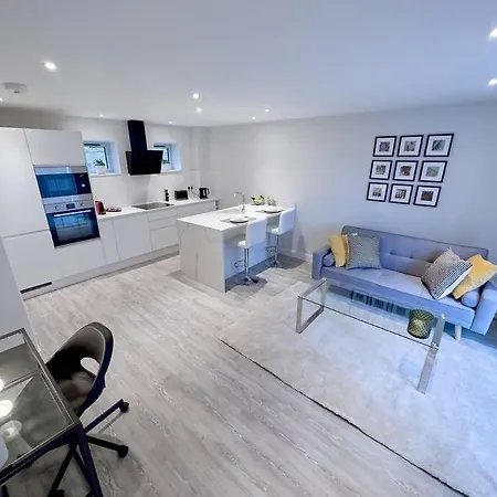 Gorgeous Apartment, 5 Mins From Canada Water, Not Lewisham As Listed!